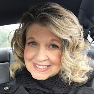 Meet your Posher, Debbie